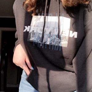 Hoodie svart - Svart hoodie med new york tryck!🥰