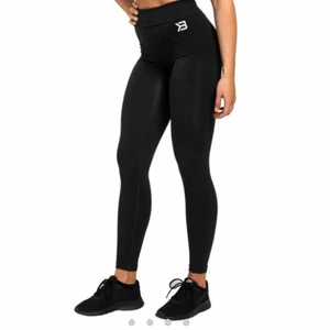 Better Bodies tights - Säljer också dessa ifrån better Bodies i modell rockaway i färgen svart. Nyinköpta så endast testade men är inte mycket för svarta träningskläder, nypris var 499kr. Du står för frakt 😍