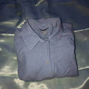 Skjorta  - Säljer pga den passar inte länge 