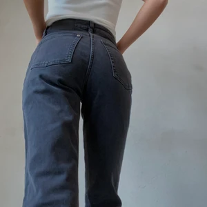 Svarta jeans  - Snygga svarta jeans från HM conscious, aldrig använda🖤