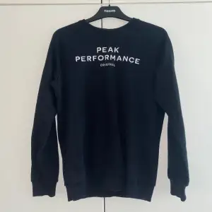 Säljer en peak performance tjock tröja i för endast 250kr+frakt. Den är i bra skick och endast använd ett par gånger. Kontakta vid intresse ❤️