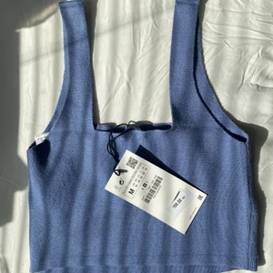 Snygg topp💙💙💙 - Slutsåld. Är osäker om jag vill sälja. Budgivning om flera intresserade 💙💙💙💛