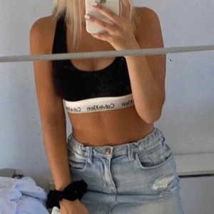 Calvin Klein topp  - Calvin Klein topp storlek S. Jättefint skick. (OBS, kolla gärna in mina andra annonser också🤩💕) 