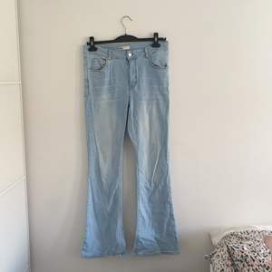 Blåa jeans från Gina tricot. Priset kan diskuteras vid intresse. Önskas fler bilder, kontakta mig💕