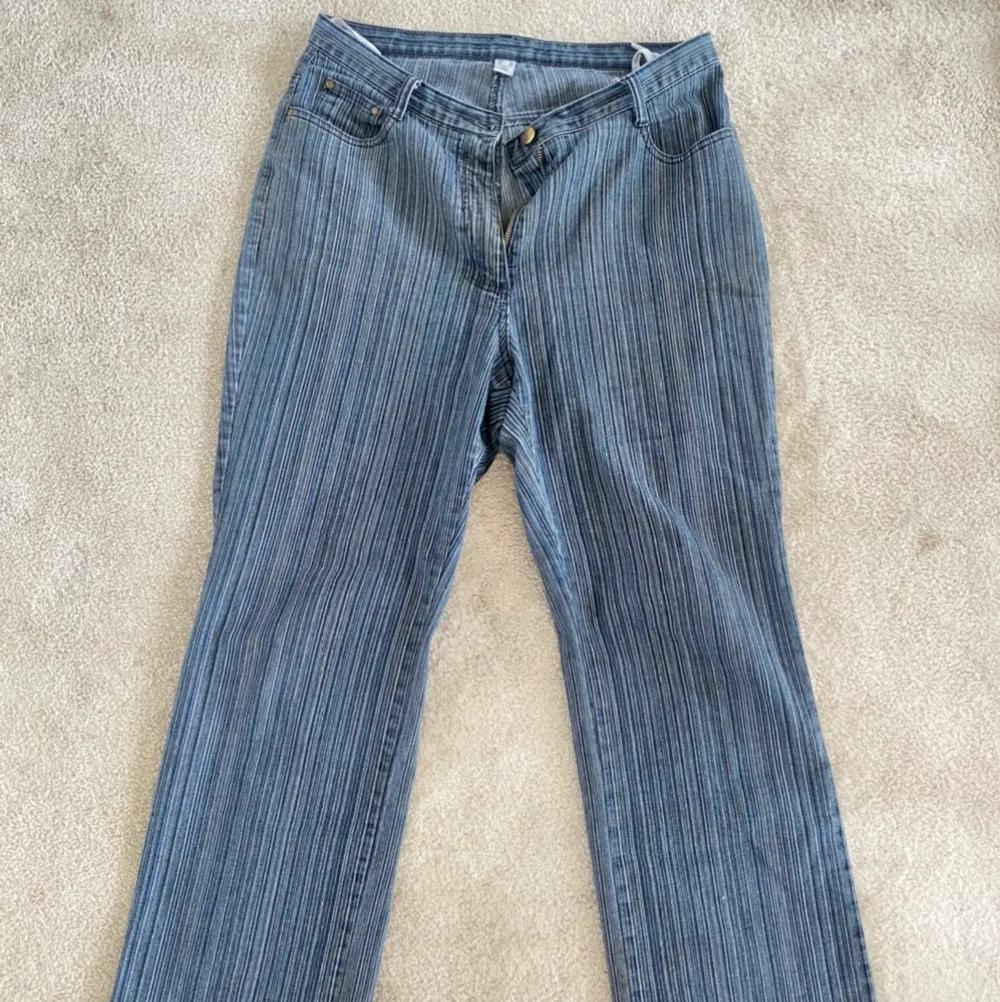 raka byxor  cond: 8/10 size (fits 30/30) bin: 400kr. Jeans & Byxor.