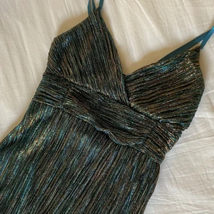 Den perfekta festtoppen - Sååå söt festtopp som tyvärr inte passar mig😔 köpt second hand men i princip aldrig använd av mig🤍