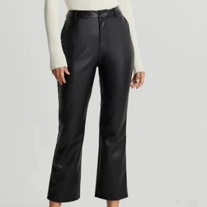 Pu byxor strl. 38 - Pu byxor ifrån Gina Tricot, bara använda ett fåtal gånger, i bra skick.