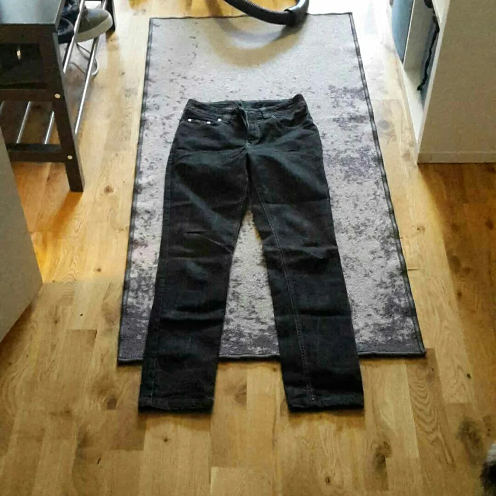 Mörk denim. Jeans & Byxor.