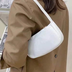 Baguette väska  - Helt nya baguetteväska från shein för 30kr+frakt som även den ligger på ca 30kr💕