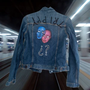 Unik jeans jacket - Klassisk jeans jacket som jag re designat med textilfärg. Asunik och skitcool! 