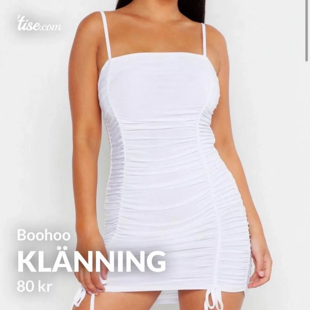 Endast testad. Storlek 38 men passar även 36/34 då den är liten men stretchig. Köpt för 180 kr. Köpt förra sommaren från boohoo men säljer då den inte kommit till användning till användning. Köparen står för frakten. Går även att mötas upp. Priset kan diskuteras vid snabb affär.. Mekot.