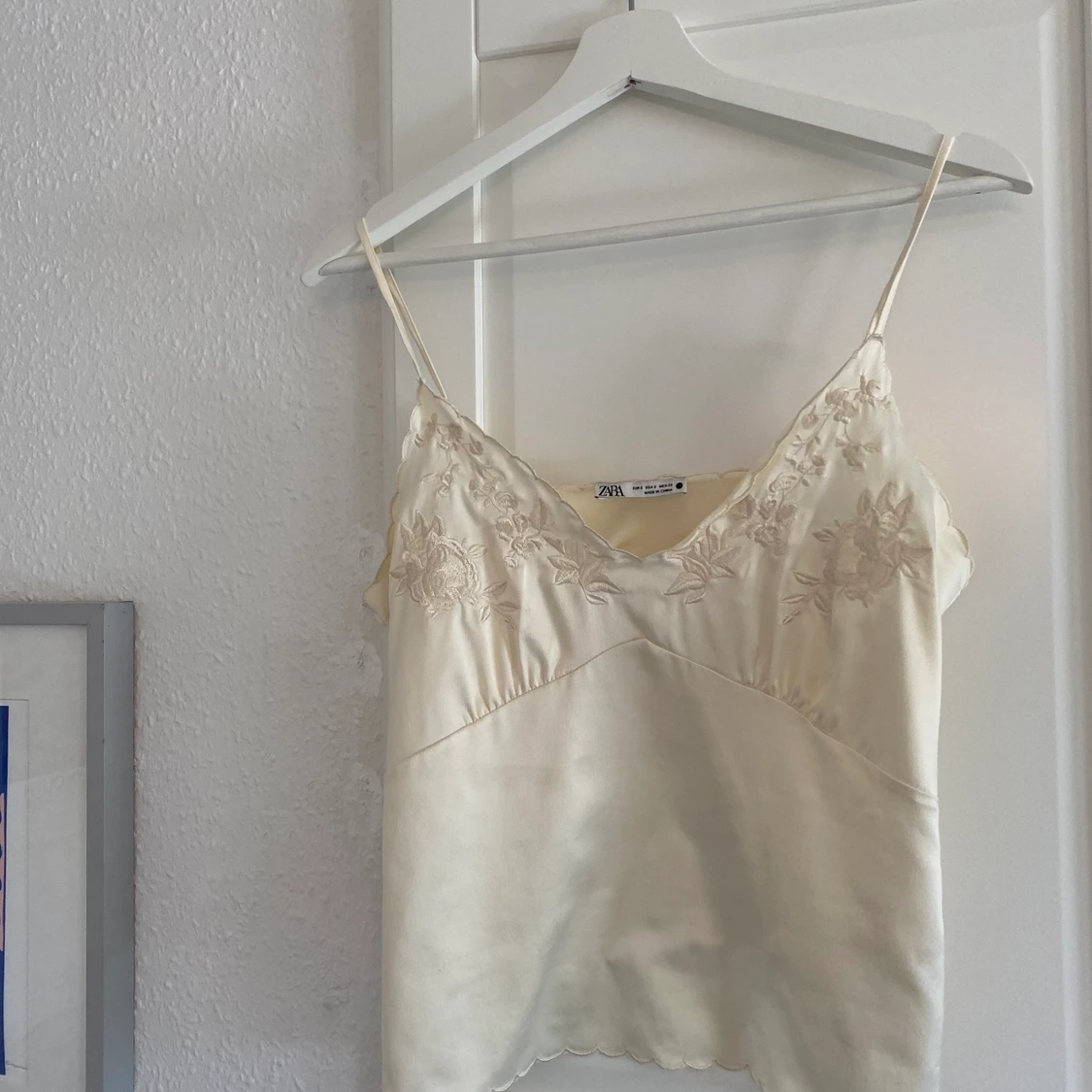 Vitt linne med justerbara band - 90