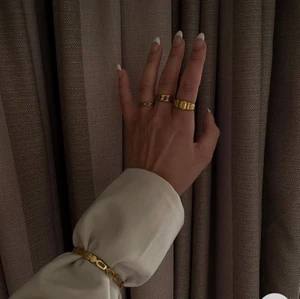 Information  - Hej kära Kund! På sellout så har vi allt möjligt till bra priser. Sellout vill se sina kunder snygga och glada, därför vill Sellout växa som konto. Detta är en väldigt trovärdig sida, & om ni har några funderingar finns Sellout aktiv dygnet runt! Ta hand om er mina gummor!✨