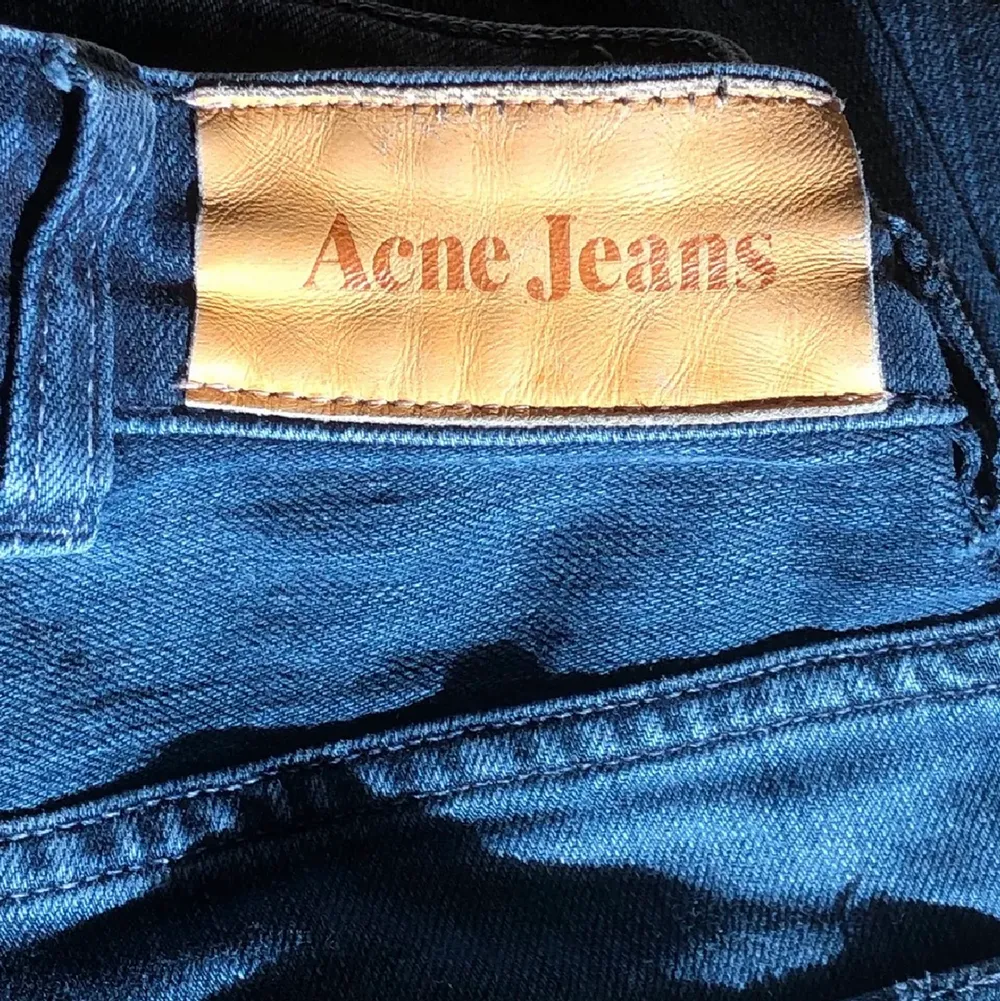 Säljer mina Acne-jeans som är för små för mig. Köpta på Arkivet! Storlek 25/32 men skulle snarare säga 24 i midjan. Kan mötas upp i Stockholm eller så står köparen för frakt 😛. Jeans & Byxor.