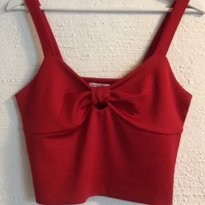 Magtröja  - Superfin, använd 1 gång! Tvätten har gjort att lappen blev lite rosa men utöver det är den i nyskick! Storlek L men passar även M och S