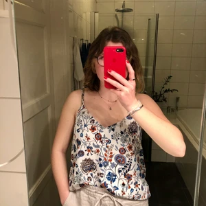 Kul sommarlinne!! - Ett fint och kul linne från Zara! Kanske nya midsommartoppen? 🤩