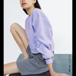 Sweatshirt - Sweatshirt från zara i ljuslila, knappt använd💞 storlek s