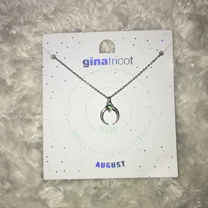 Ginatricot birthstone halsband  - Oöppnad, oanvänd. Orginalpris är 79kr men säljer för 39kr. Frakt står ni själva för