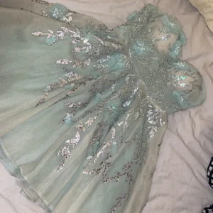 Fest klänning  - Ljus gröna fest klänning, designad av Elie Saab 