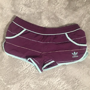 Adidas shorts - I fint skick 💜🤍