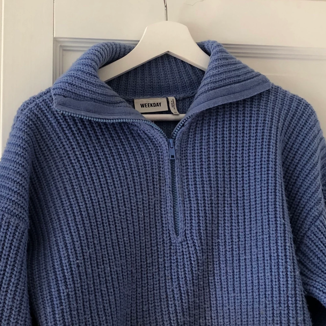 Blå stickad tröja - 90