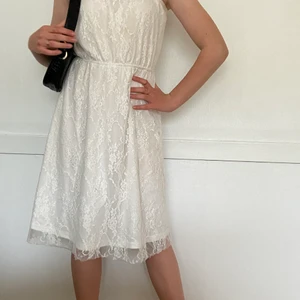 🤍 exklusiv Sommarklänning🤍 - Somrig, luftig och bekväm. Perfekt till skolavslutningen!