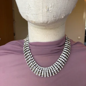 Halsband - Enda halsbandet som jag lägger ut för 50 kr, det är så himla vackert och håller mig kärt 🥺 