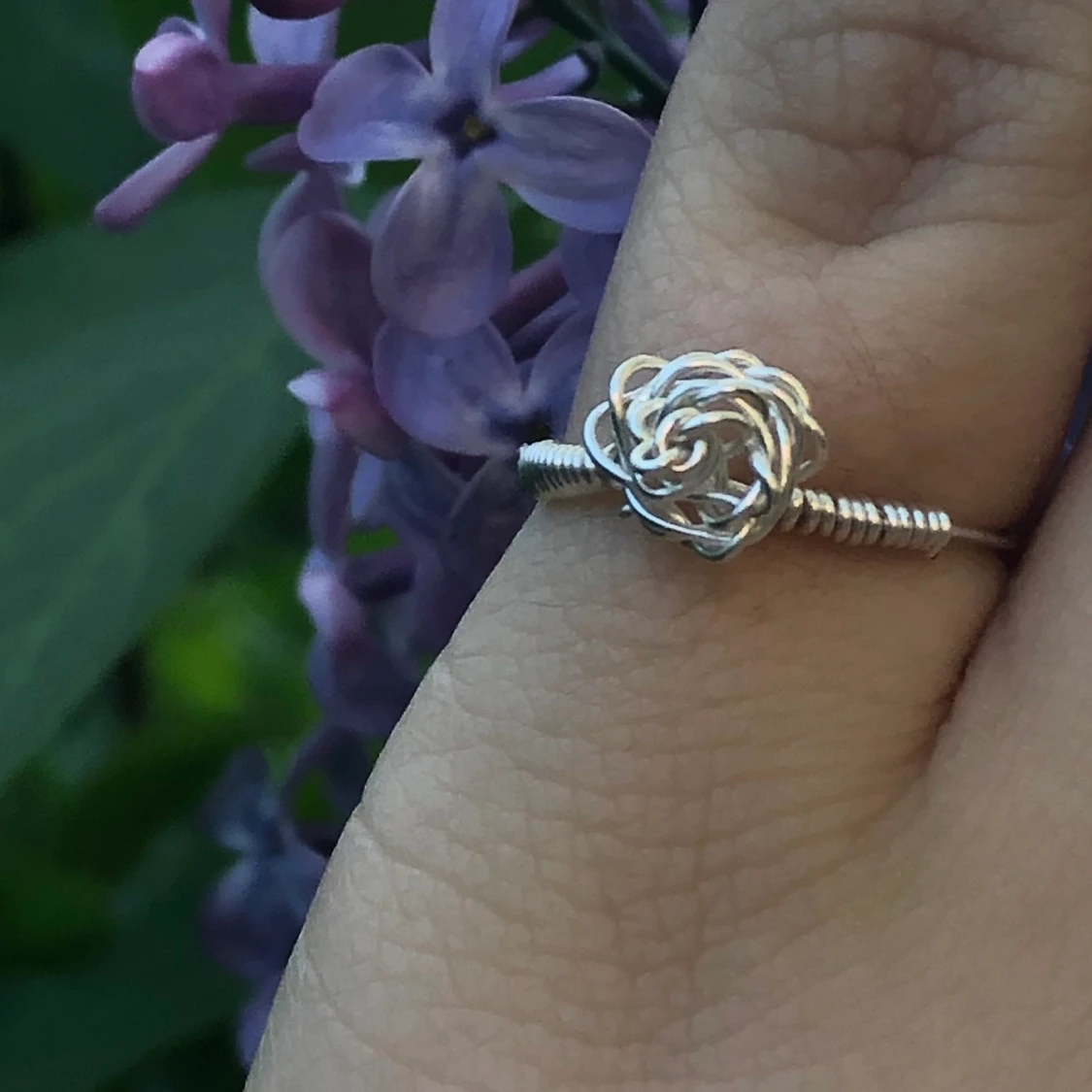 En silvrig Blom ring  - 90