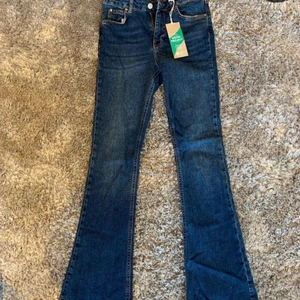 Bootcut jeans - Storlek S, helt oanvända.