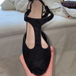 Klackar - Svarta söta klackar! Använda bara 1 gång! Frakt tillkommer☀️