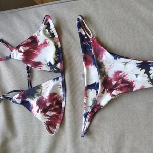 Baddräkt perfekt färg - Perfekt för sommaren. Passar bra för M också. Ni kan göra det mindre eller större. Aldrig använd