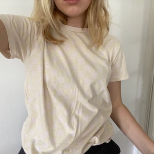 T-shirt från Baum und pferdgaarten - Jättefin t-shirt i coolt mönster!🦓✨ jättefint skick🌸