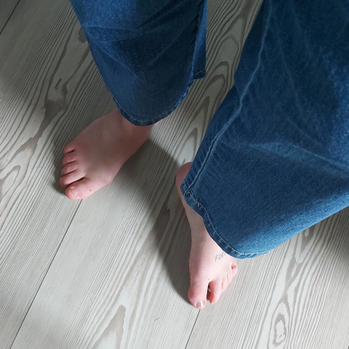 Croppade jeans från monki storlek 26 - 90