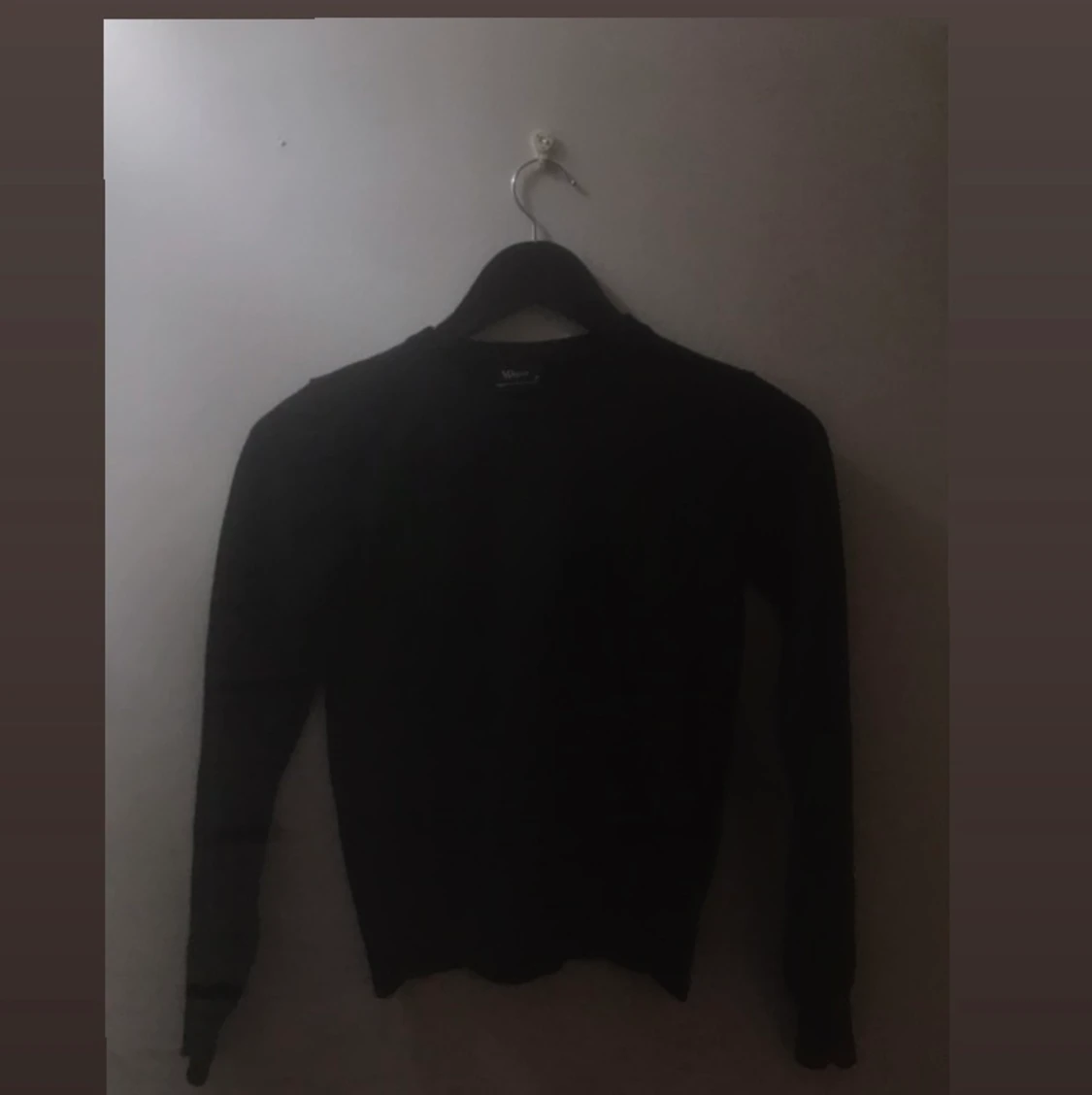 Svart ulltröja