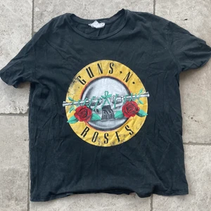 Bandtröja - Bandtshirt från mango. Använd men i mycket bra skick! Köpare står för frakt! ❤️