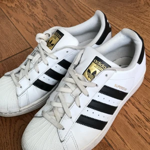 Adidas Superstar - Storlek: 37 1/2. Bra skick. 