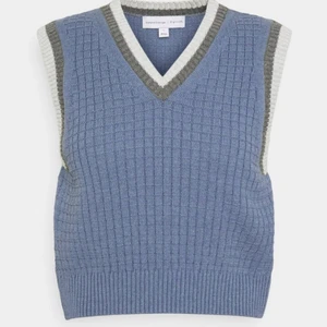 Väst - En jätte fin väst från Zalando som är helt slutsåld .Säljer pga att den inte kommer till användning💕