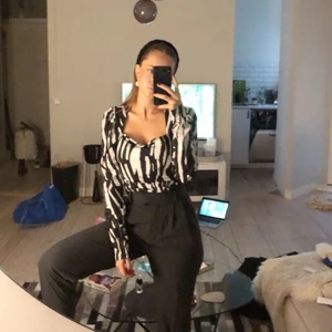 Tröja/topp - Tröja/topp från H&M i zebra print! Använd 1 gång! Kommer tyvärr inte till användning.. storlek M 