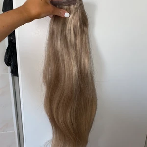 Rapunzel ponytail  - Använd få gånger , som ny , färg ash blonde 50cm gratis frakt 