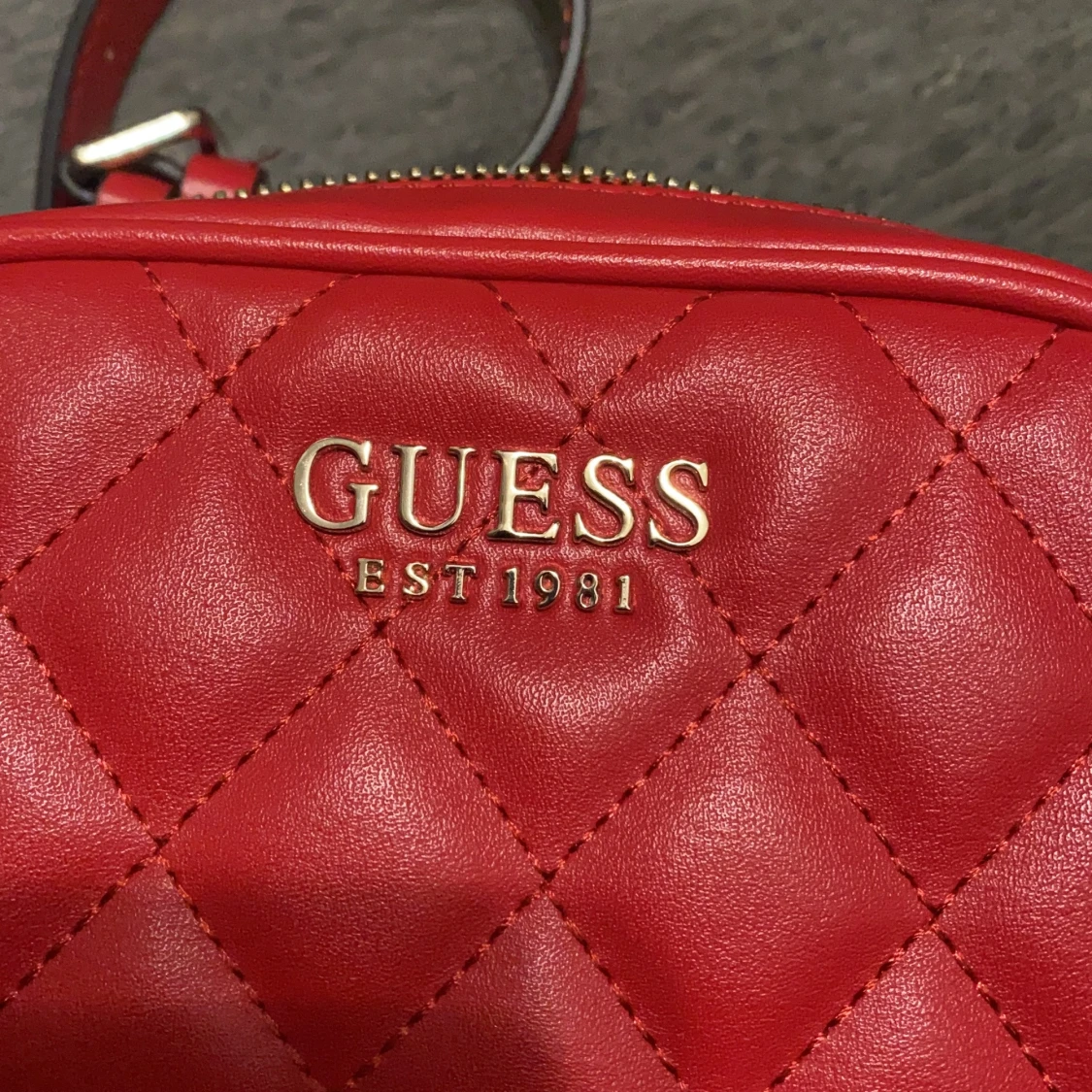 Guess väska röd  - 91