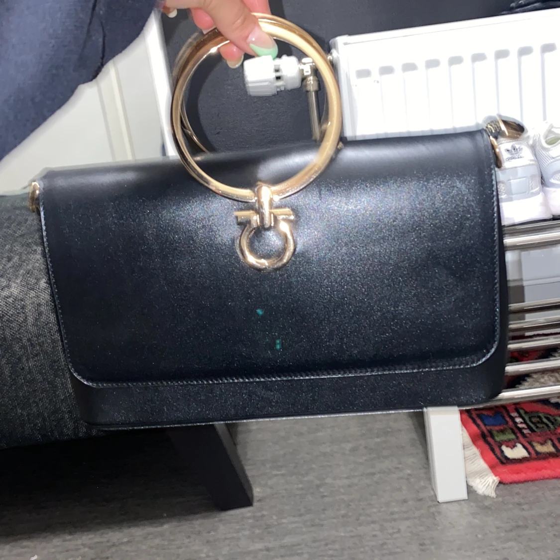 Svart guld väska  - 90