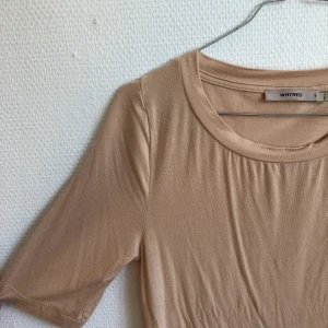 Whyred - Whyred t shirt. Finns i Malmö eller skickas. Köparen står för frakten.