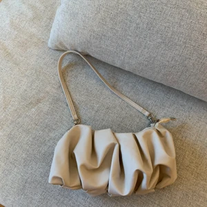 Vit/grå väska  - Väska aldrig använd 