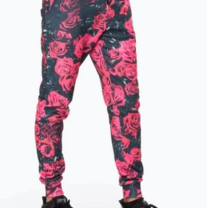 Helt nya joggers XL nypris 699kr - Nya med lappar storlek XL