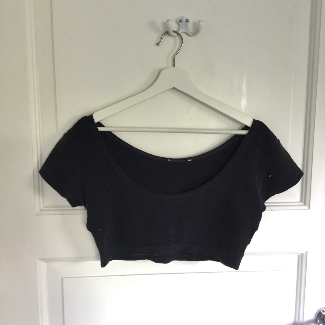 Kort svart t-shirt - 90