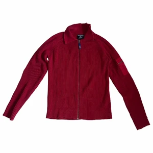 Röd polokofta - Röd stickad polokofta från Ralph lauren i storlek s😍