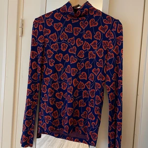 Mönstrad tröja från Rodebjer  - Hjärtmönstrad stickad tröja från Rodebjer, använd några gånger, strl S 