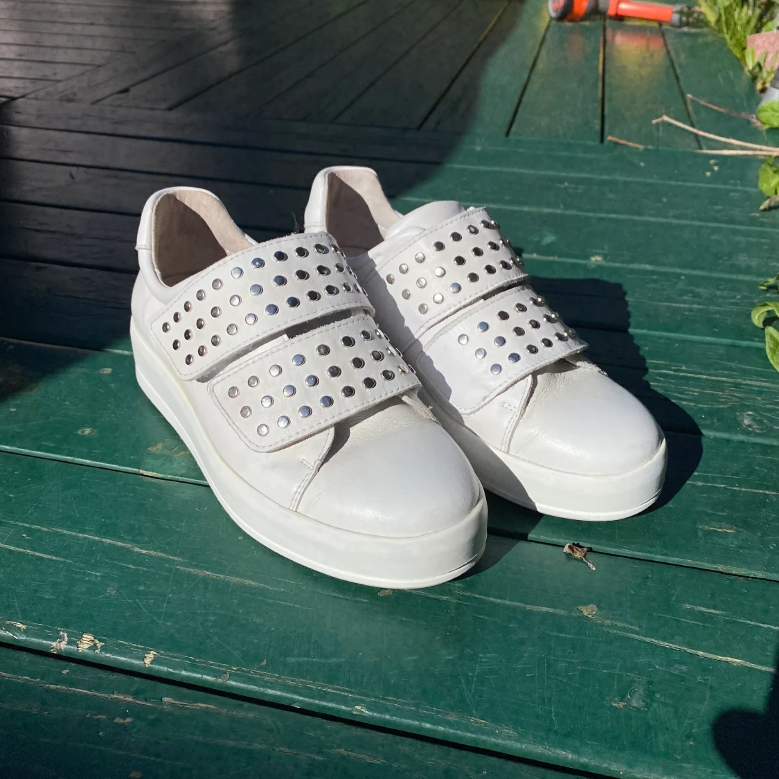 Skor med nitar - 90