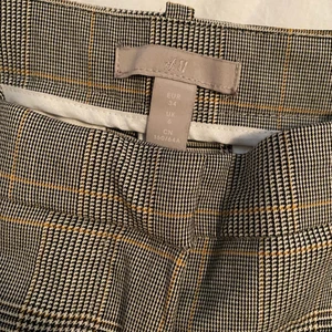 Kostymbyxor  - Kostymbyxor från hm. I väldigt bra skick, fickor fram men fejk bakfickor🥰