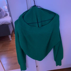Grön stickad off-shoulder topp - Kan ta fler bilder vid intresse!